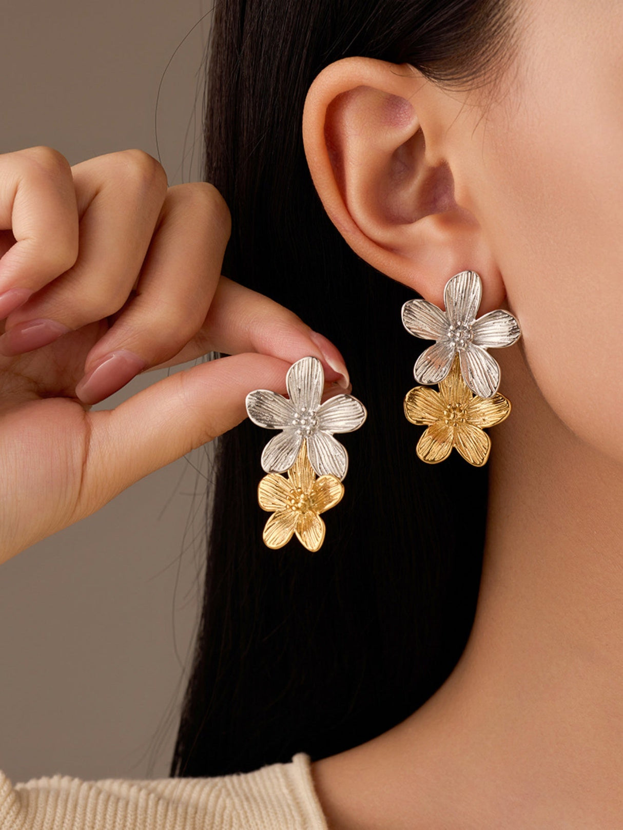 Elegant flower earrings
