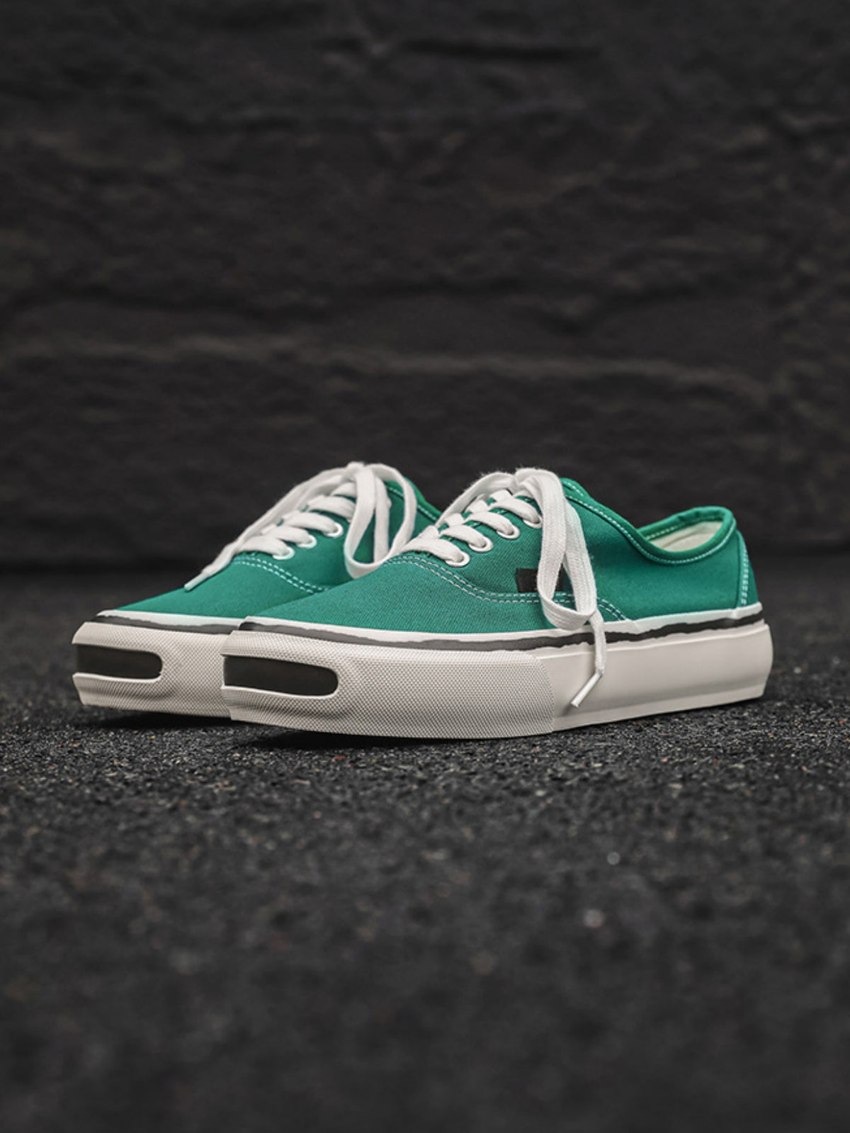 Color-blocked Canvas Shoes