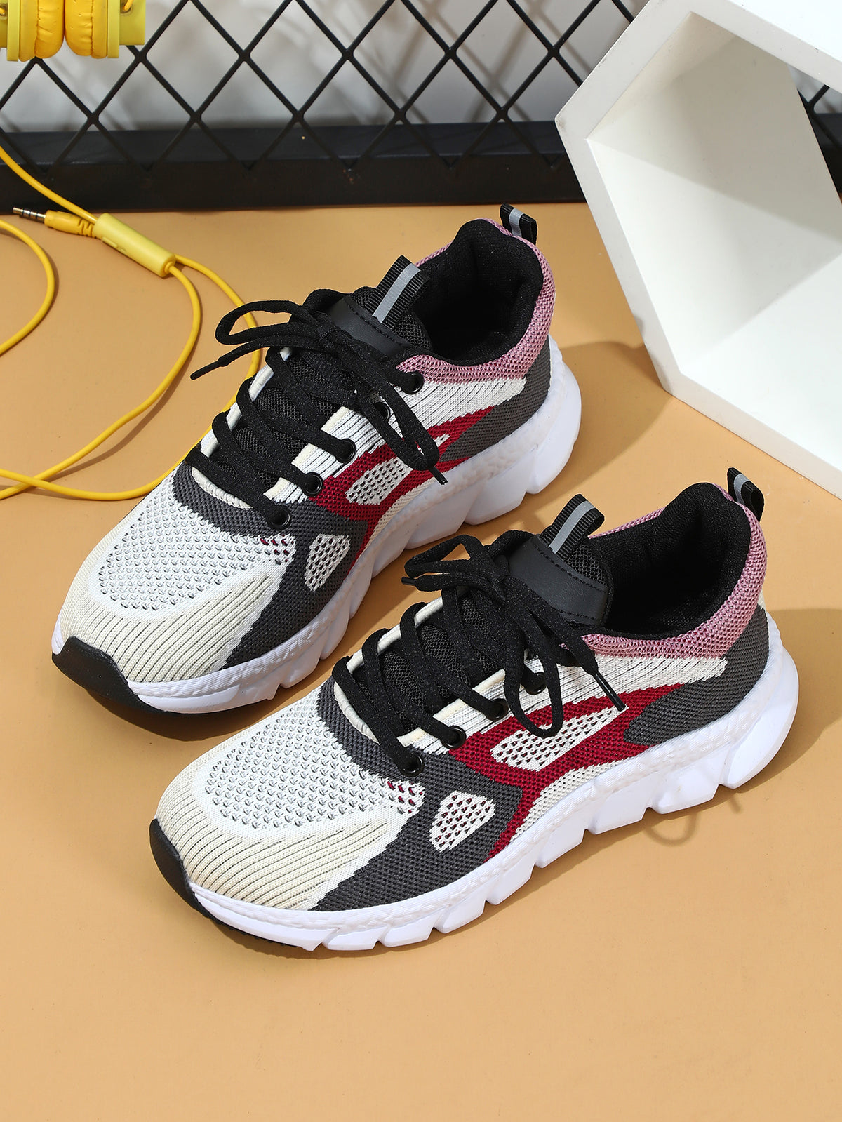 Color-blocked Women's Casual Sneakers