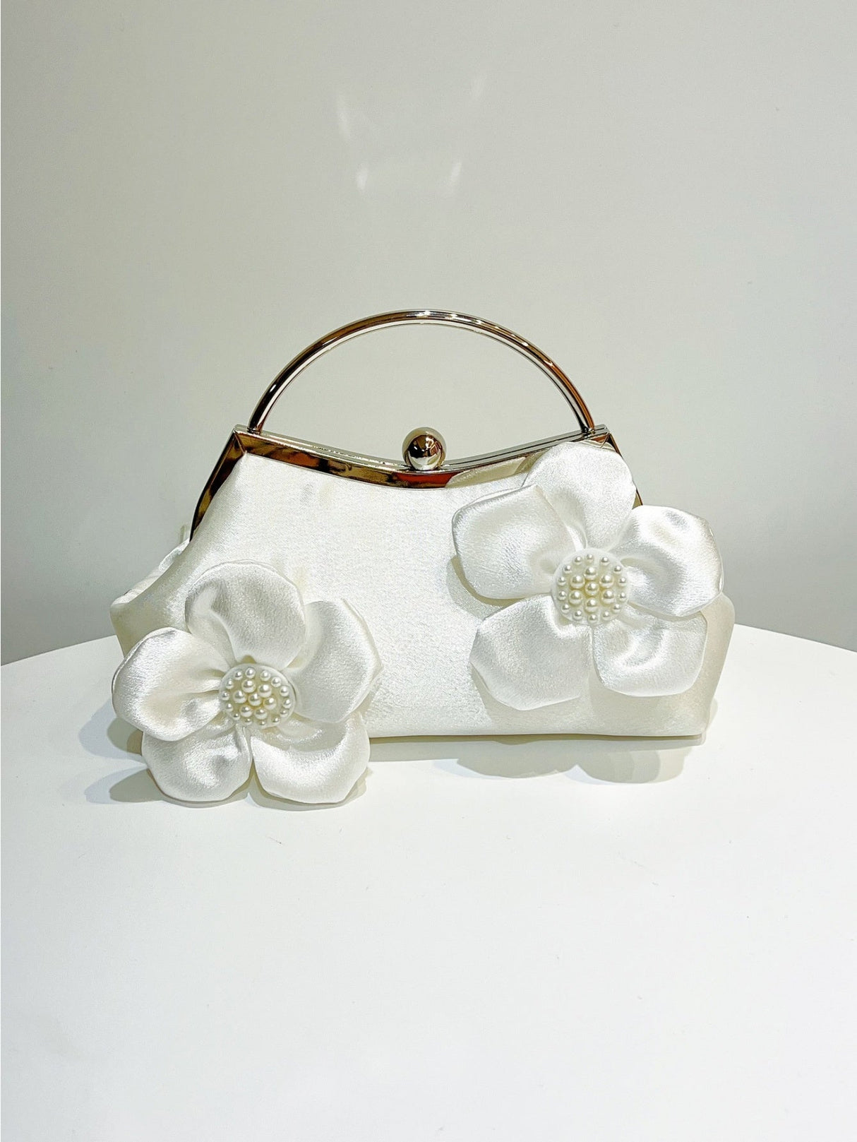 Liber Four Seasons ACC Pearl Bow Cloud Bag