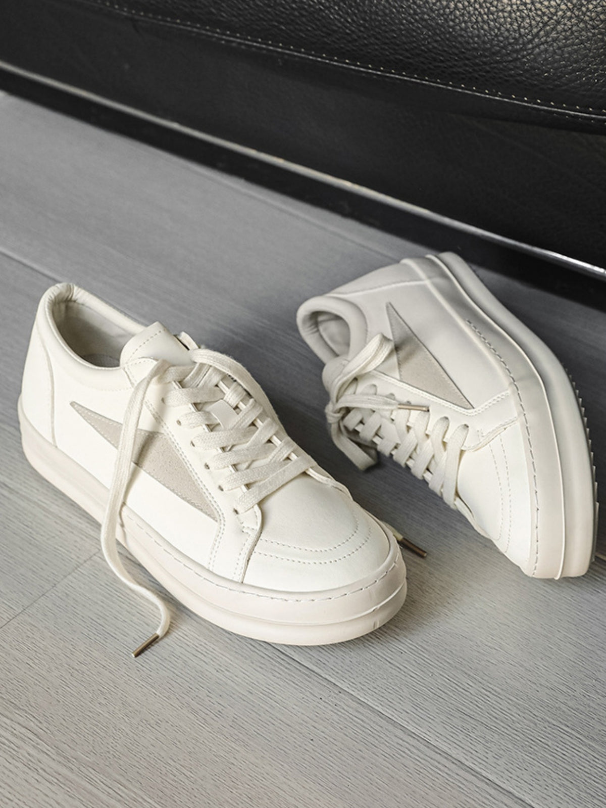 Color-blocked Casual Sneakers
