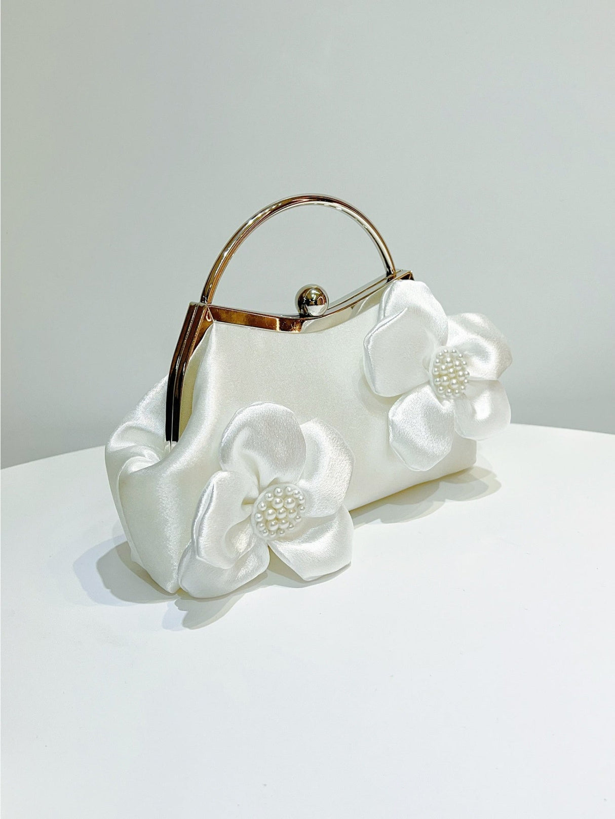 Liber Four Seasons ACC Pearl Bow Cloud Bag