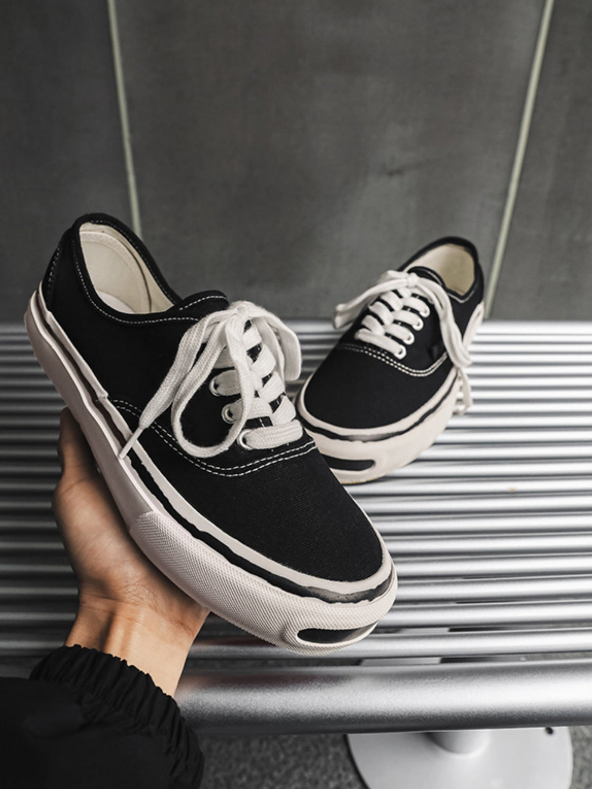 Color-blocked Canvas Shoes