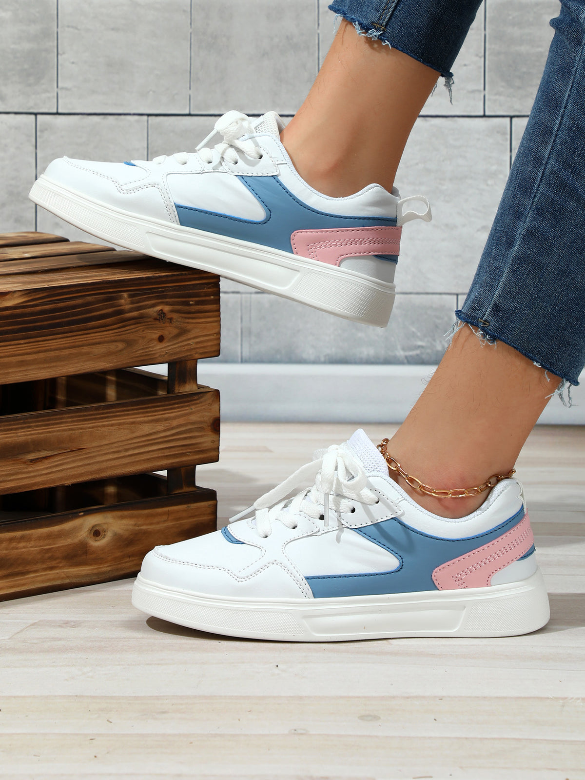 Color-blocked Women's Sneakers