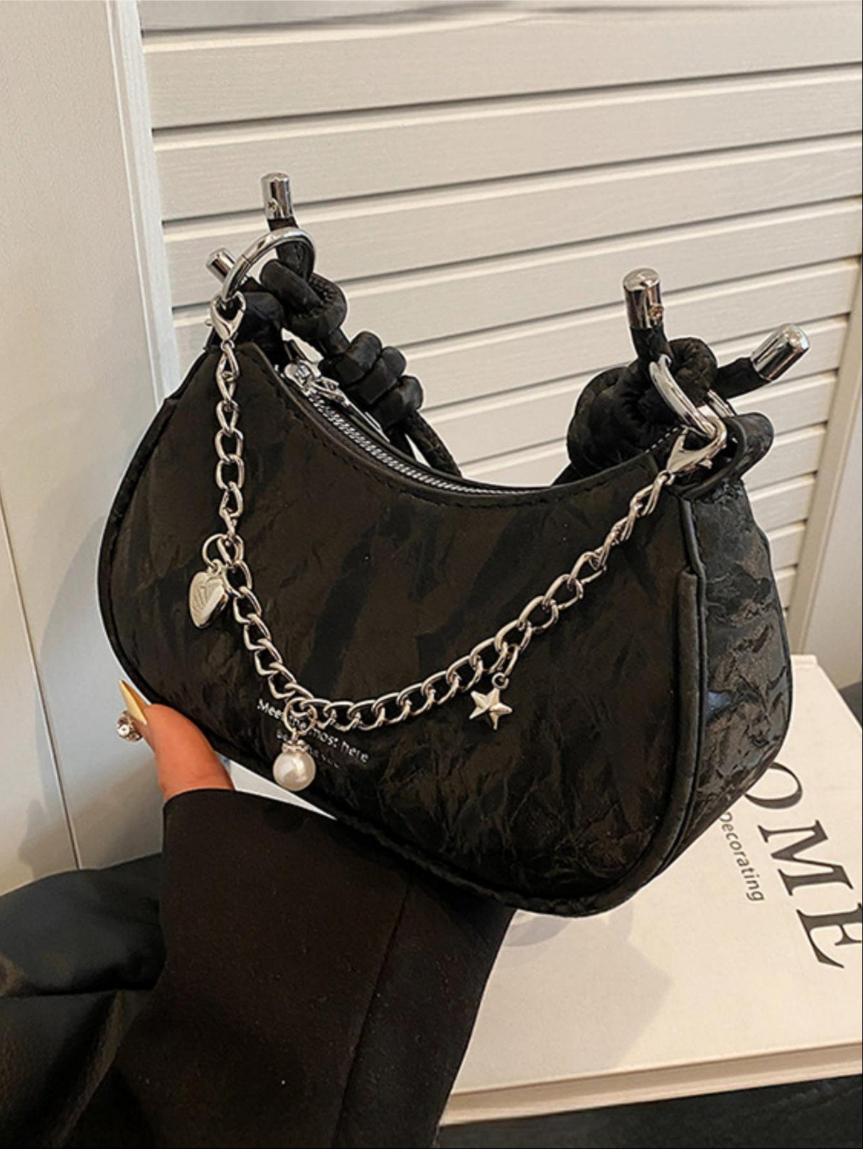 Heart-shaped Metal Chain Crossbody Bag