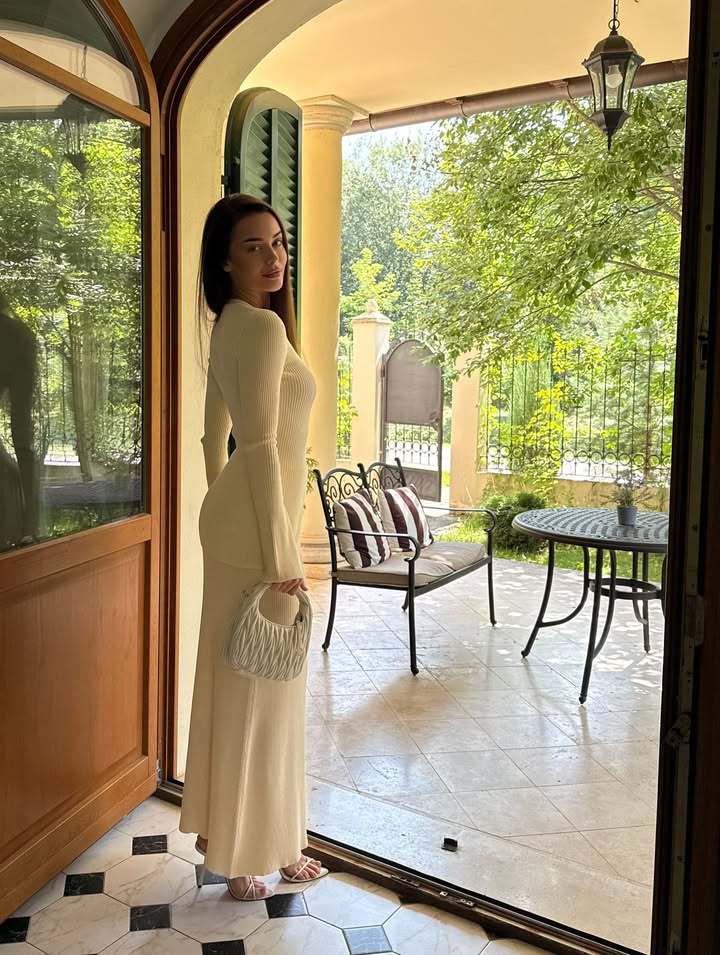 French-style Button-down Design, Flared Sleeves, Sophisticated Two-piece Sweater And Skirt Set, New Autumn/winter Style, High-waisted Knitwear Set.