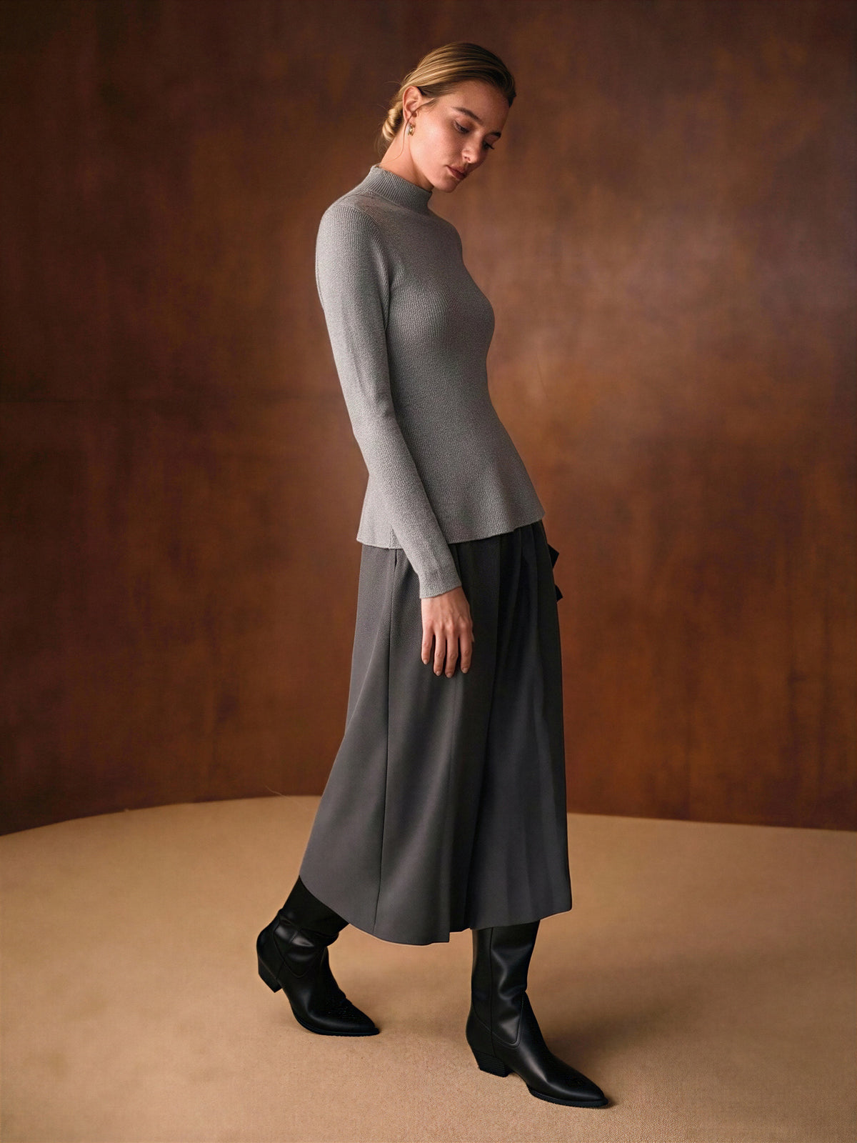 One-piece Seamless Mock Neck Base Sweater