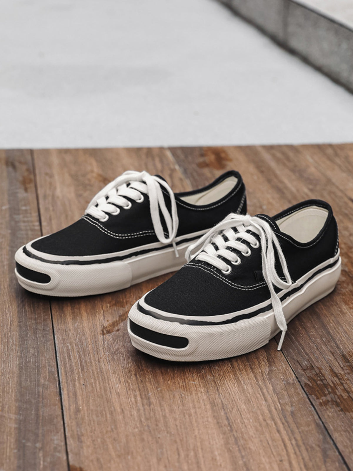 Color-blocked Canvas Shoes