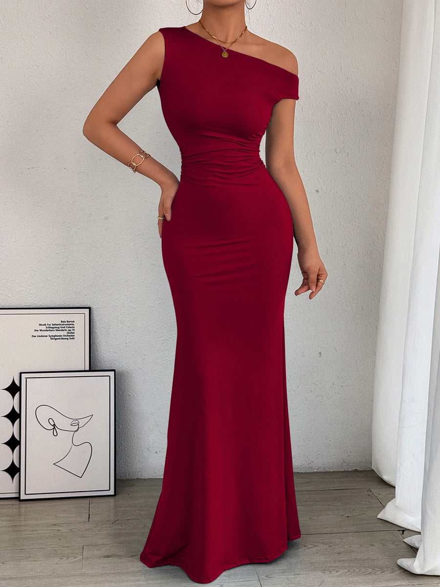 Sexy Long Sleeveless Dress With Off-shoulder Neckline And Pleated Waist