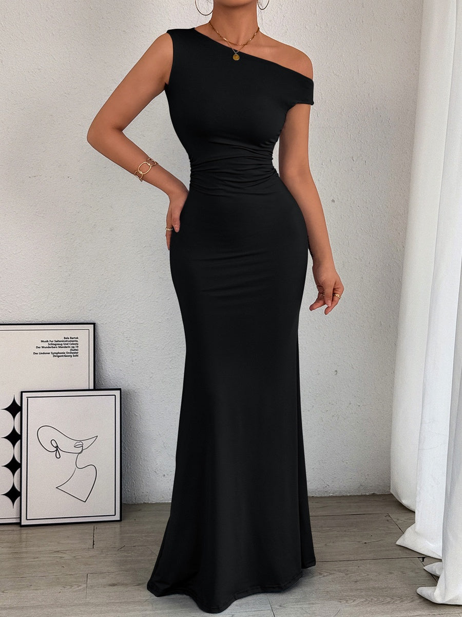 Sexy Long Sleeveless Dress With Off-shoulder Neckline And Pleated Waist