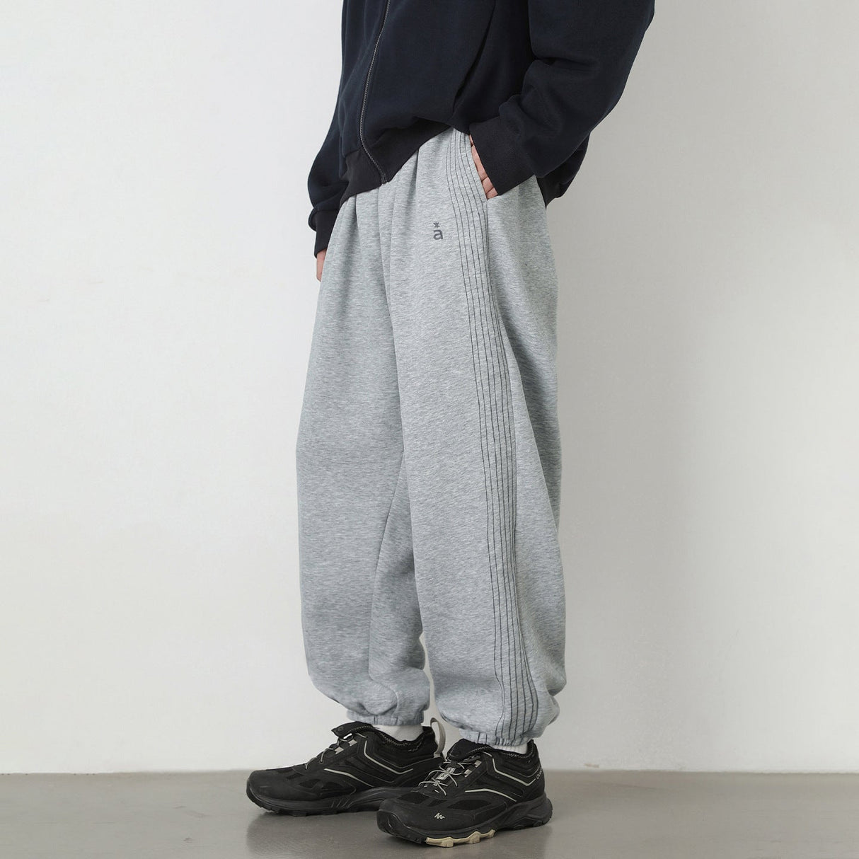 Color-blocked Loose-fit Foot Binding Sweatpants