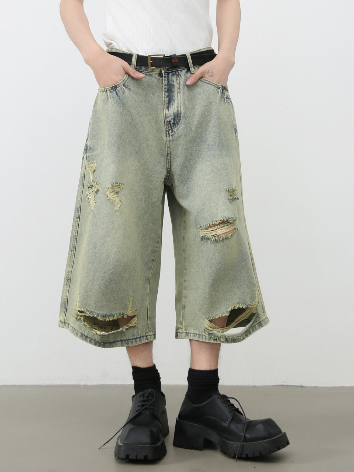 Retro Hole 7 Points Denim Shorts