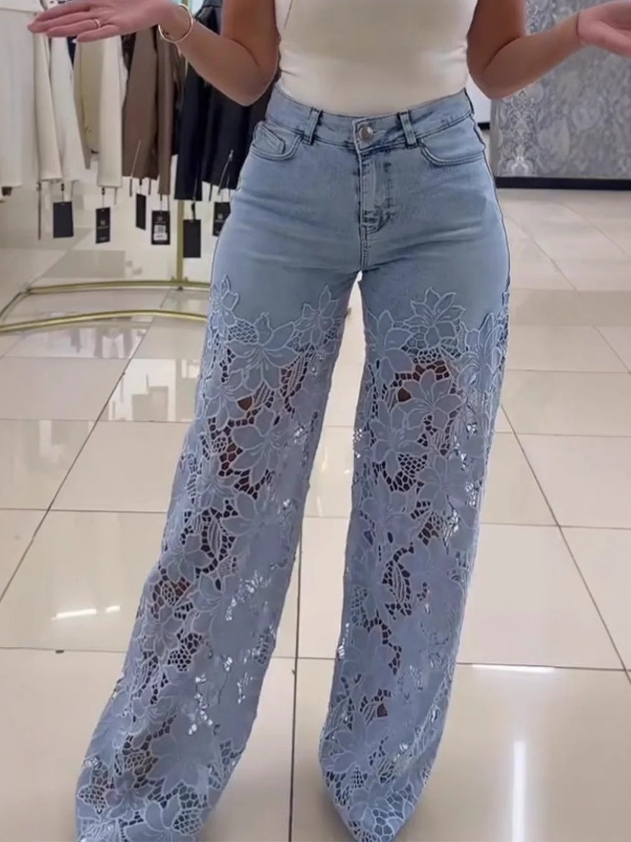 Jean taille haute à jambes larges et empiècements en dentelle ajourée