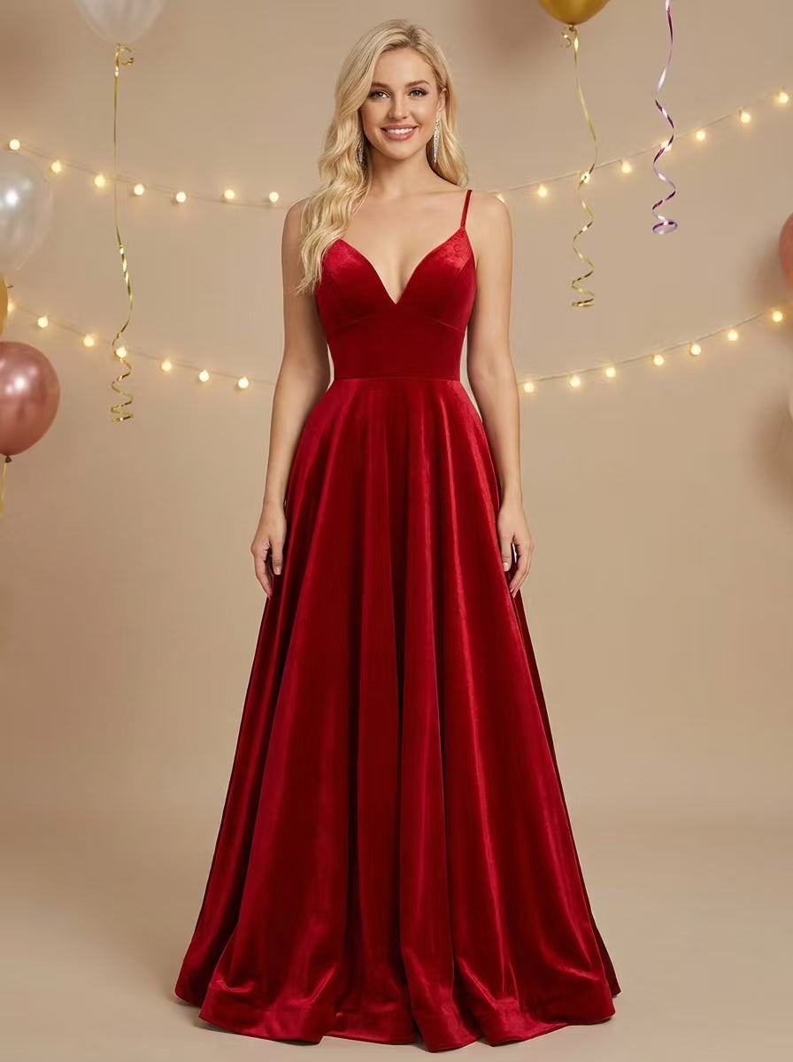 Satin-Camisoles mit V-Ausschnitt und Maxikleider