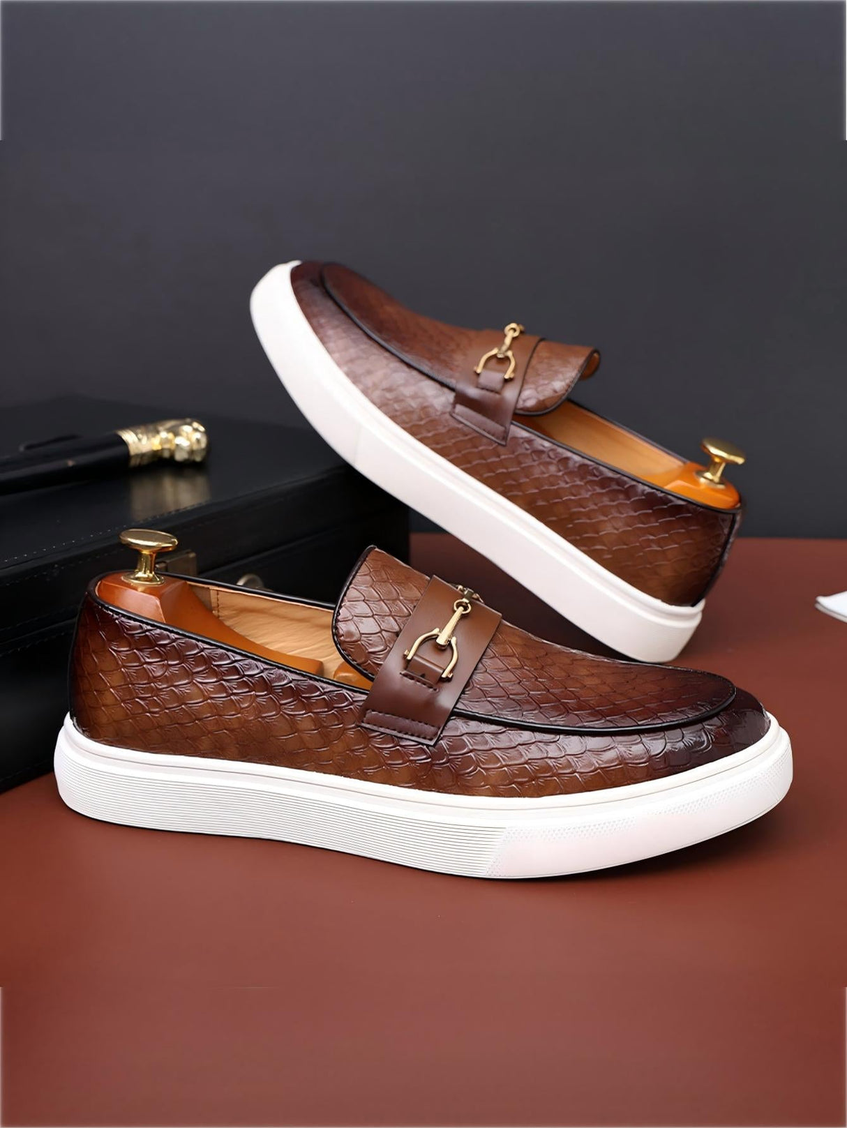 Snakeskin Embossed Horseshoe Buckle Slip-on Loafers