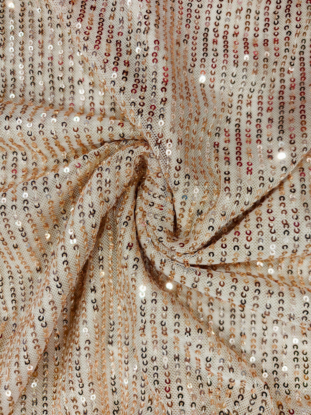 Robes maxi plissées à sequins, col asymétrique et fente