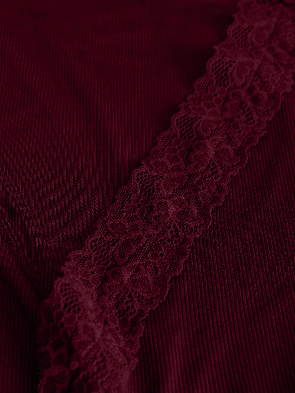 Lace-trimmed V-neck Bell Sleeve Slim Fit T-shirt