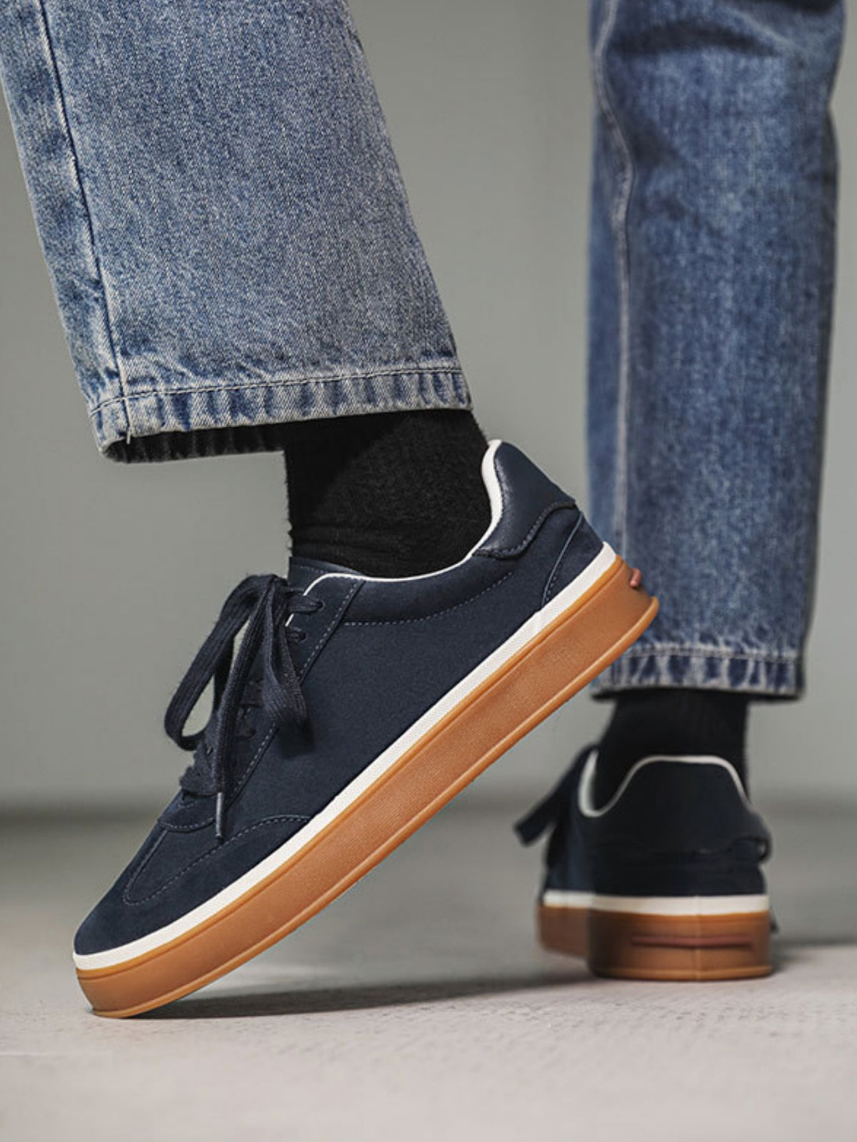 Color-blocked Casual Sneakers