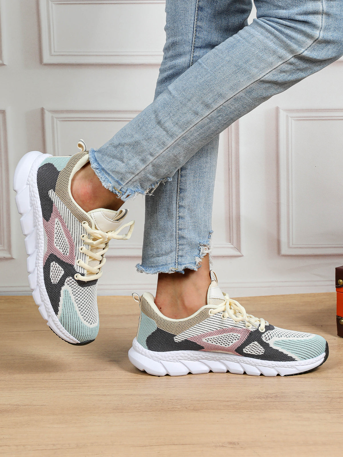 Color-blocked Women's Casual Sneakers