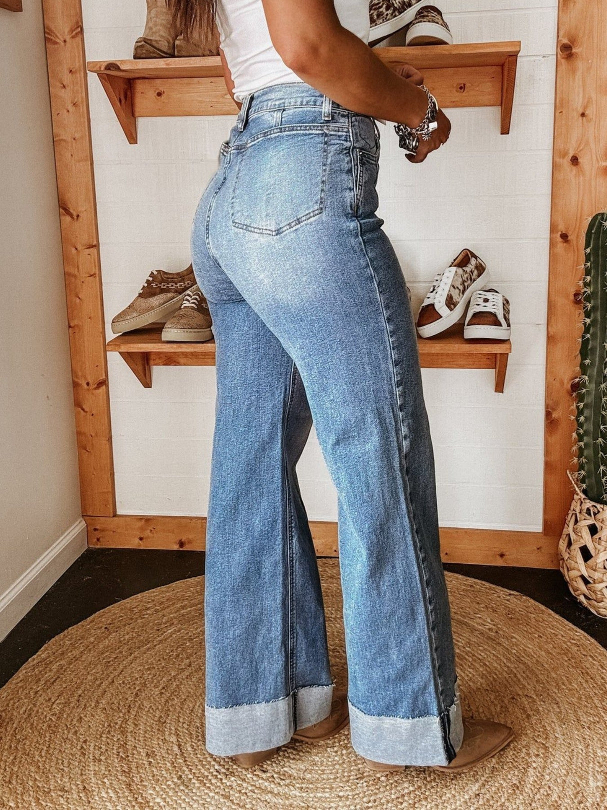 Stretch Mid-rise Straight-leg Distressed Jeans