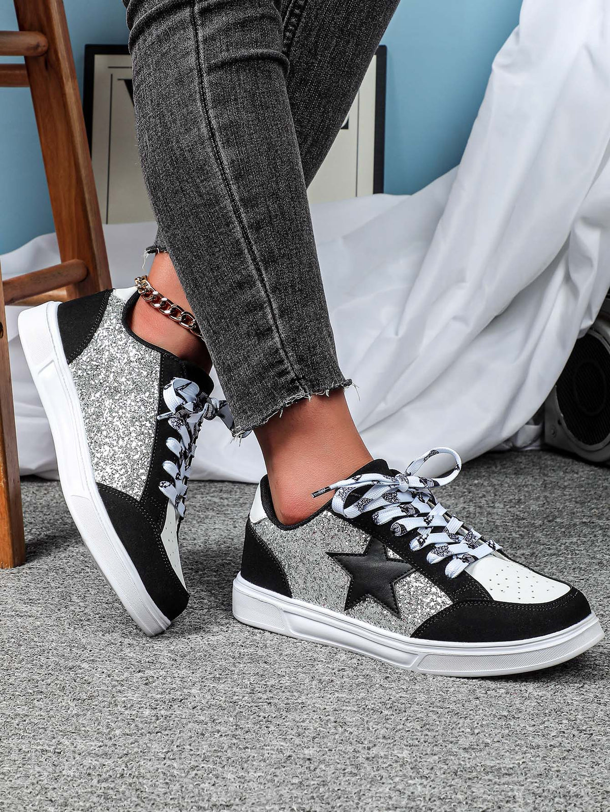 Women's Sneakers With Five-pointed Star Sequins