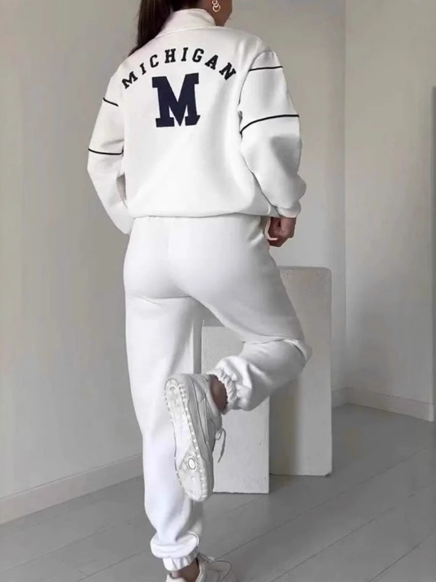 Ensemble deux pièces décontracté : sweat-shirt à manches longues sans capuche et pantalon.