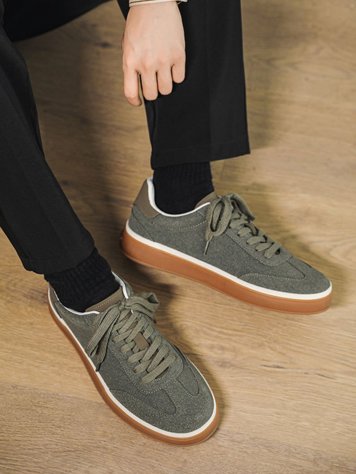 Color-blocked Casual Sneakers
