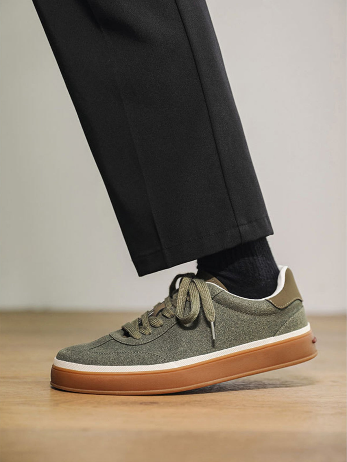 Color-blocked Casual Sneakers