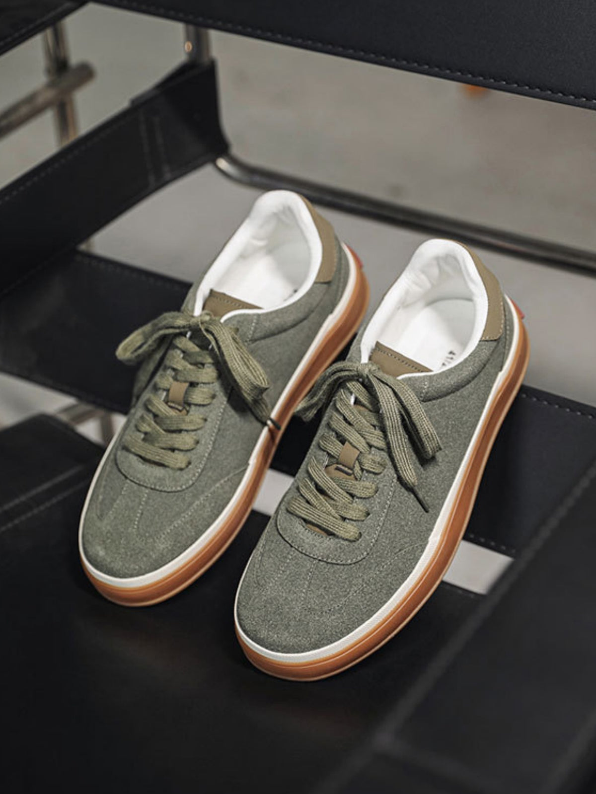 Color-blocked Casual Sneakers