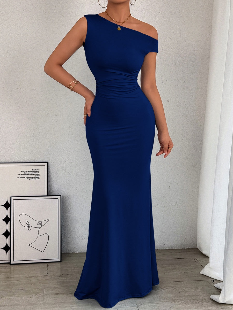 Sexy Long Sleeveless Dress With Off-shoulder Neckline And Pleated Waist