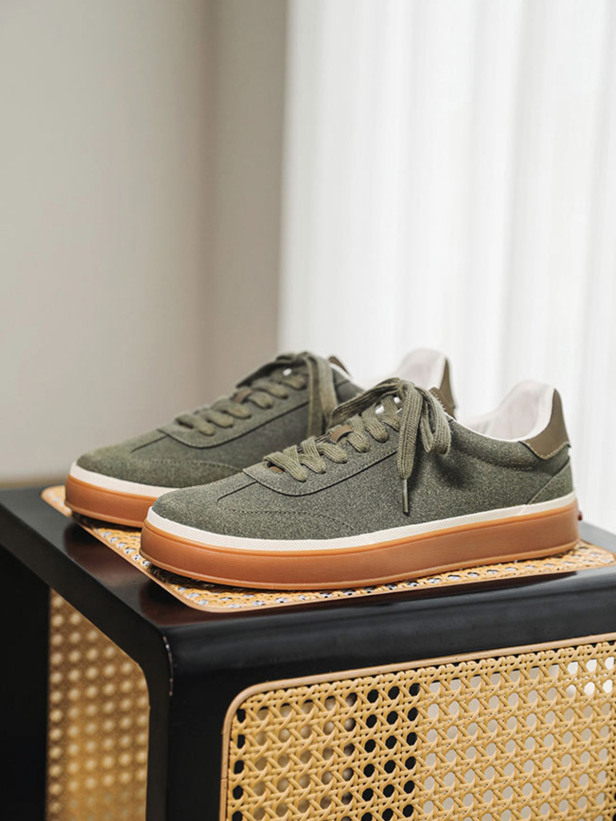 Color-blocked Casual Sneakers