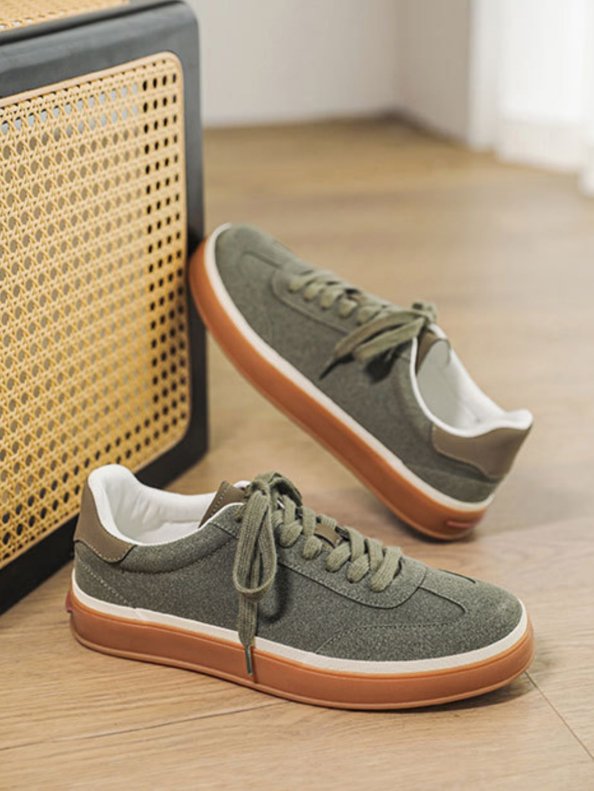 Color-blocked Casual Sneakers