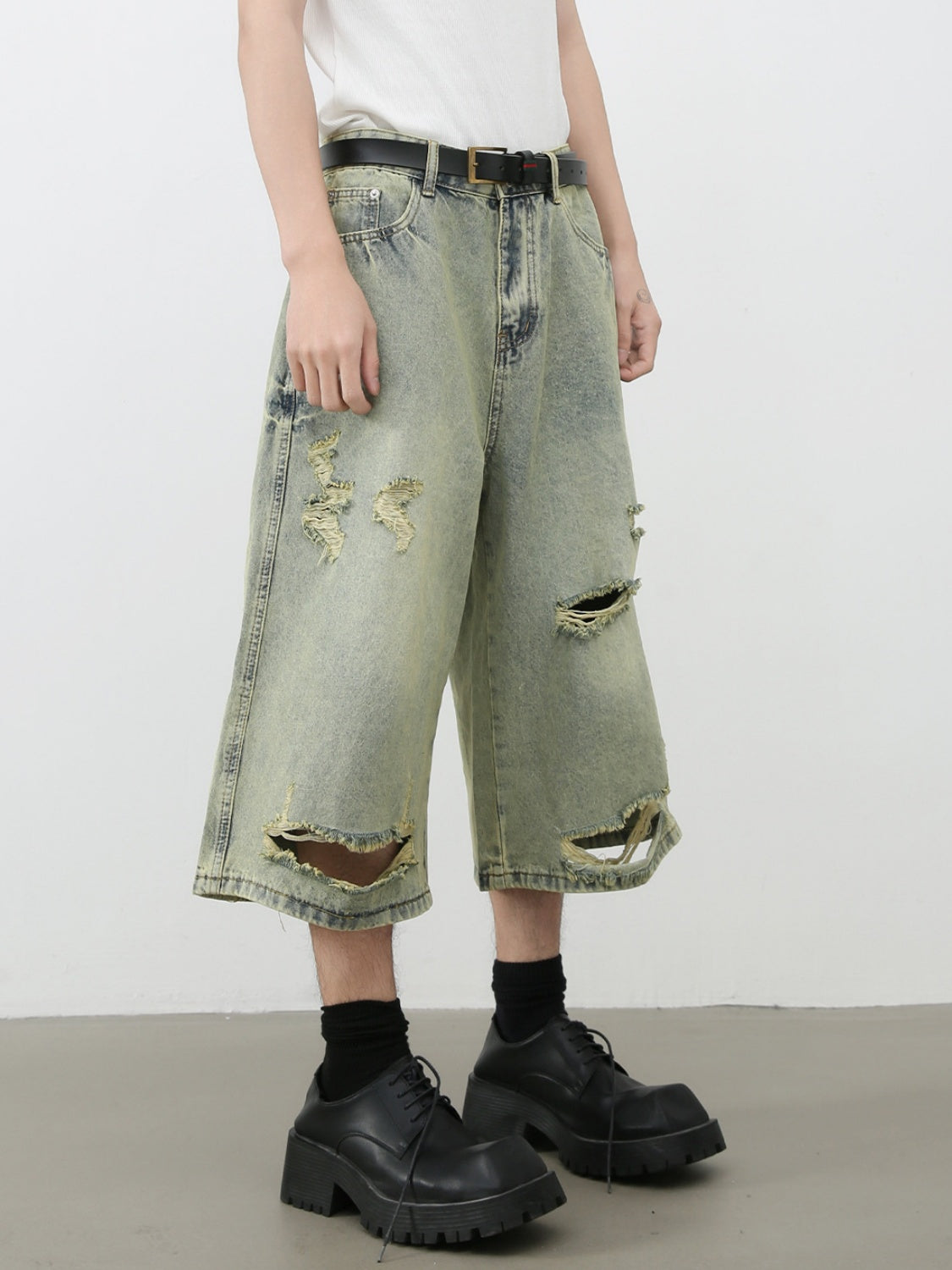 Retro Hole 7 Points Denim Shorts