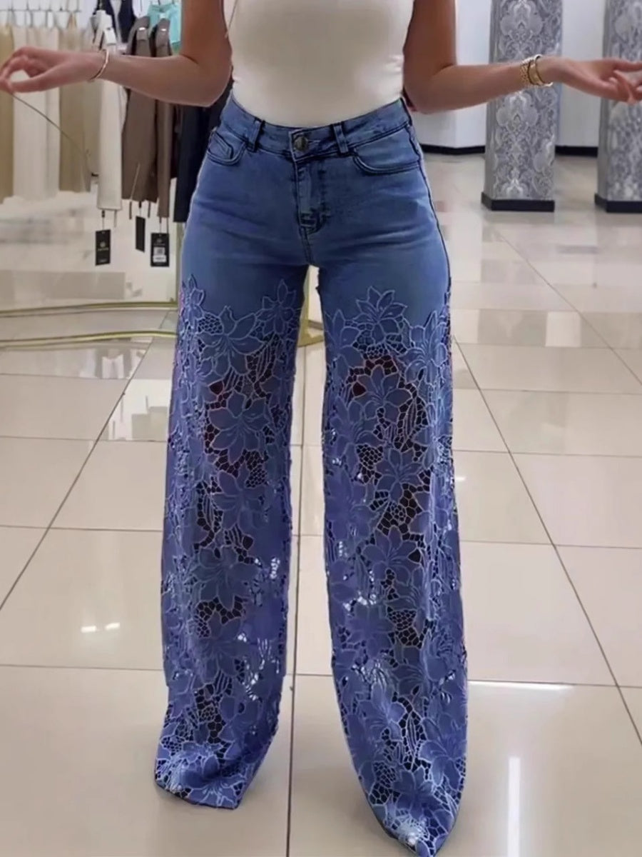 Jean taille haute à jambes larges et empiècements en dentelle ajourée