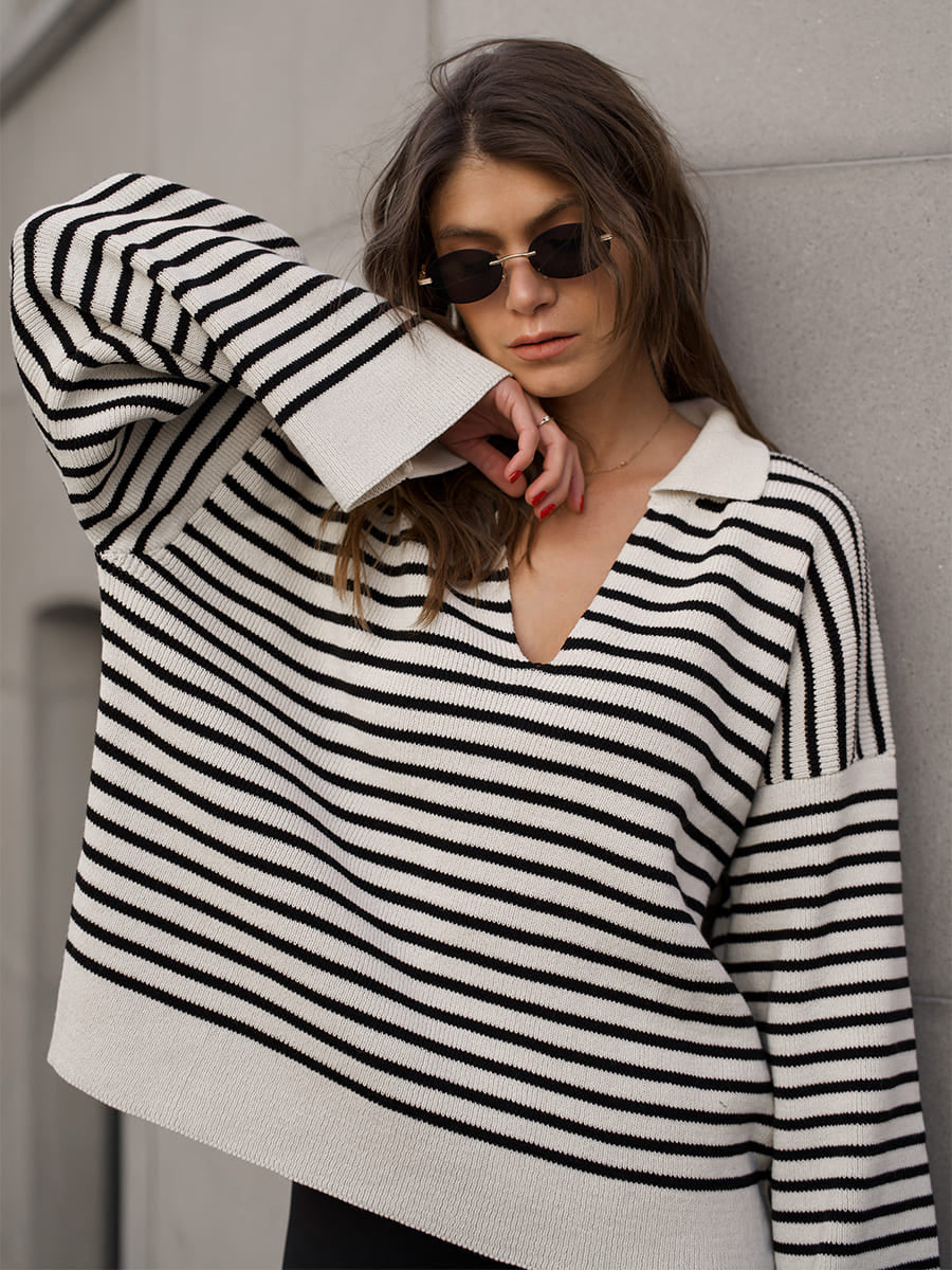 Black Striped Sweater With Collar, Long Sleeves, Loose Fit, Pullover Style.