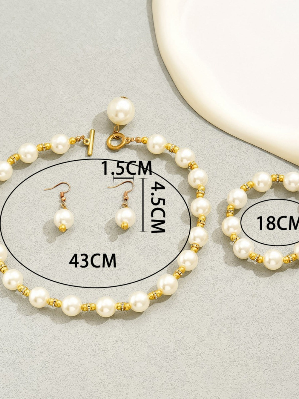 Schmucksets aus Perlmutt: Halskette, Ohrringe und Armband