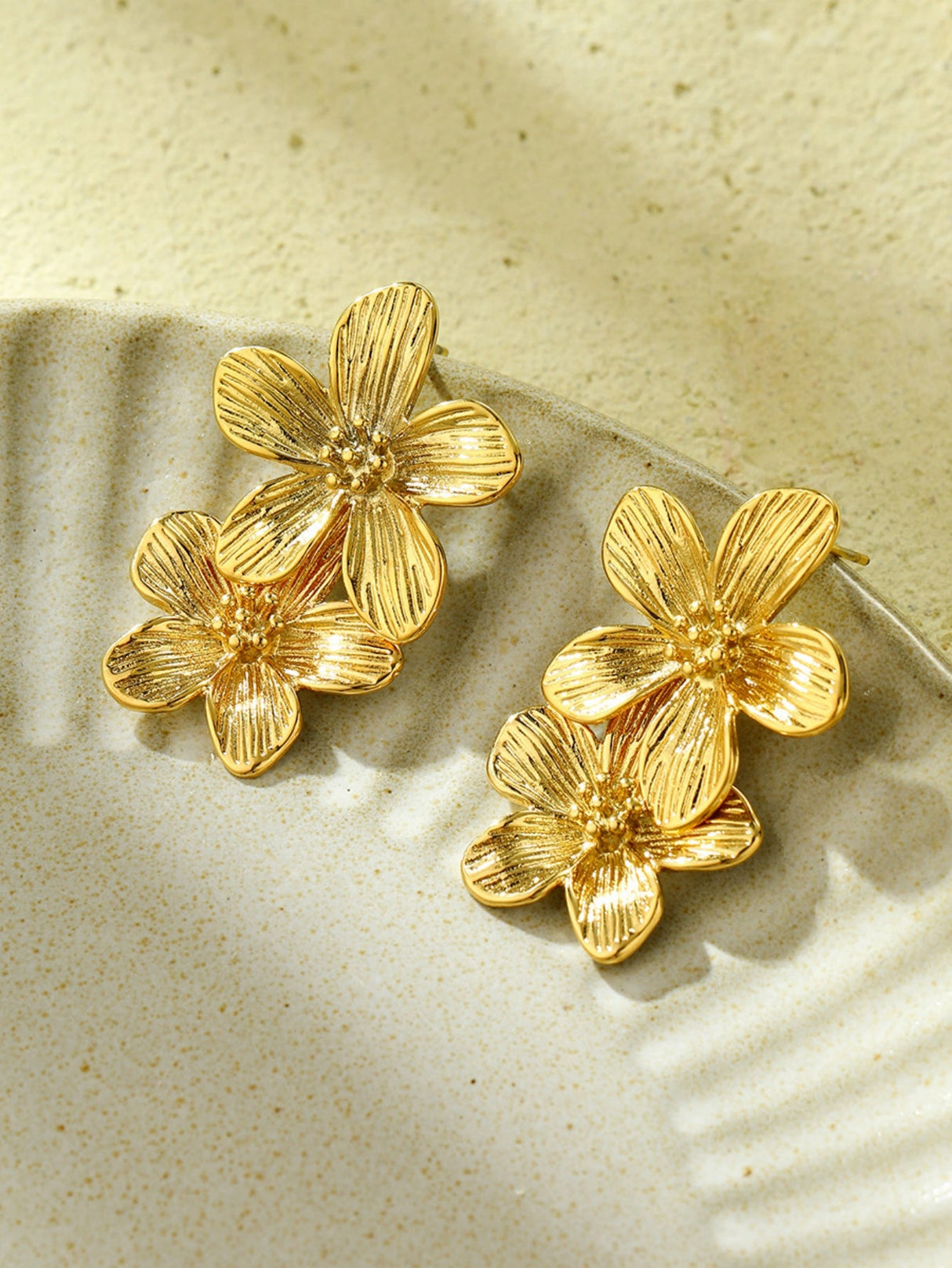 Elegant flower earrings