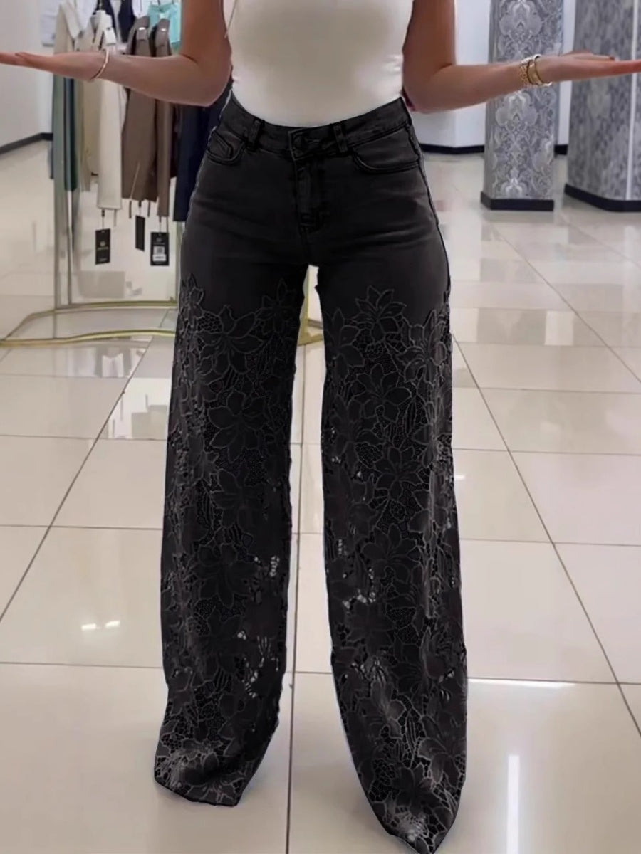 Jean taille haute à jambes larges et empiècements en dentelle ajourée