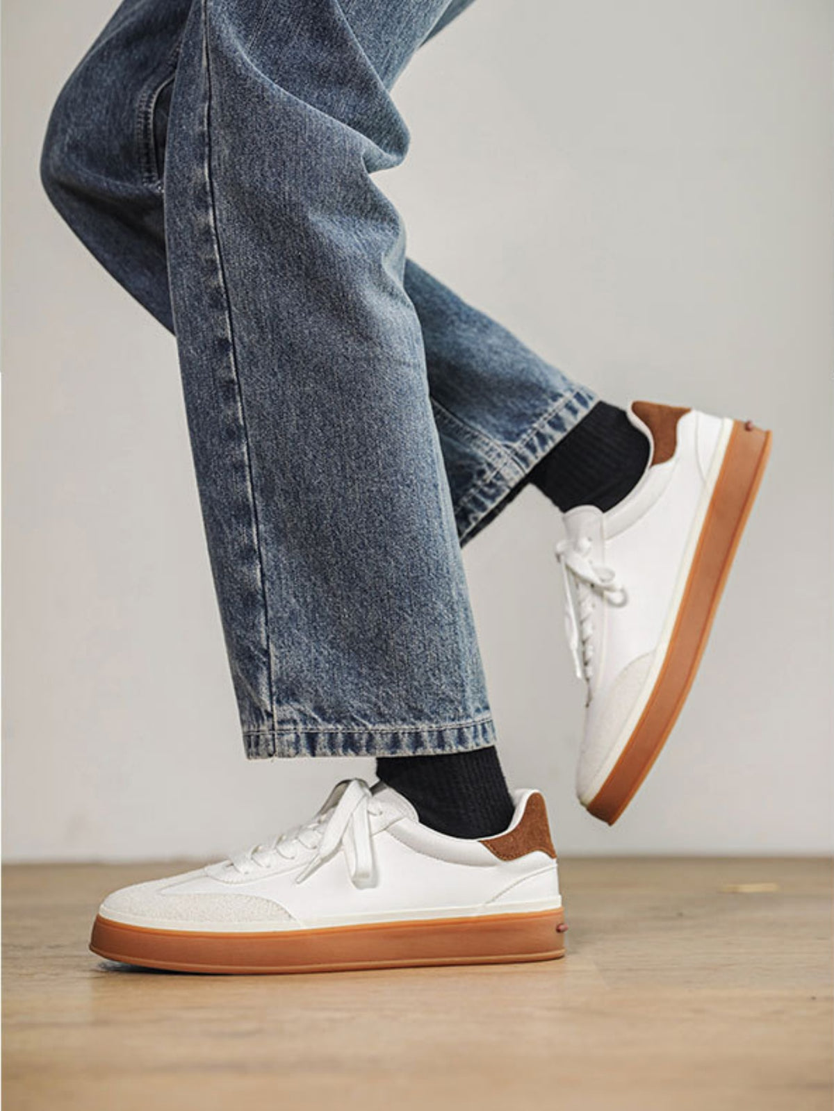 Color-blocked Casual Sneakers
