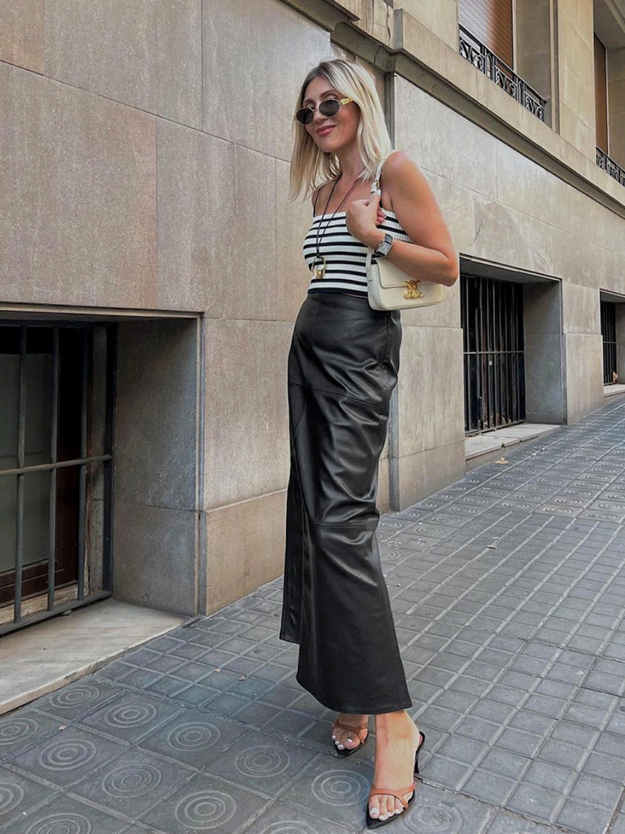 A pendulum black Pu leather skirt