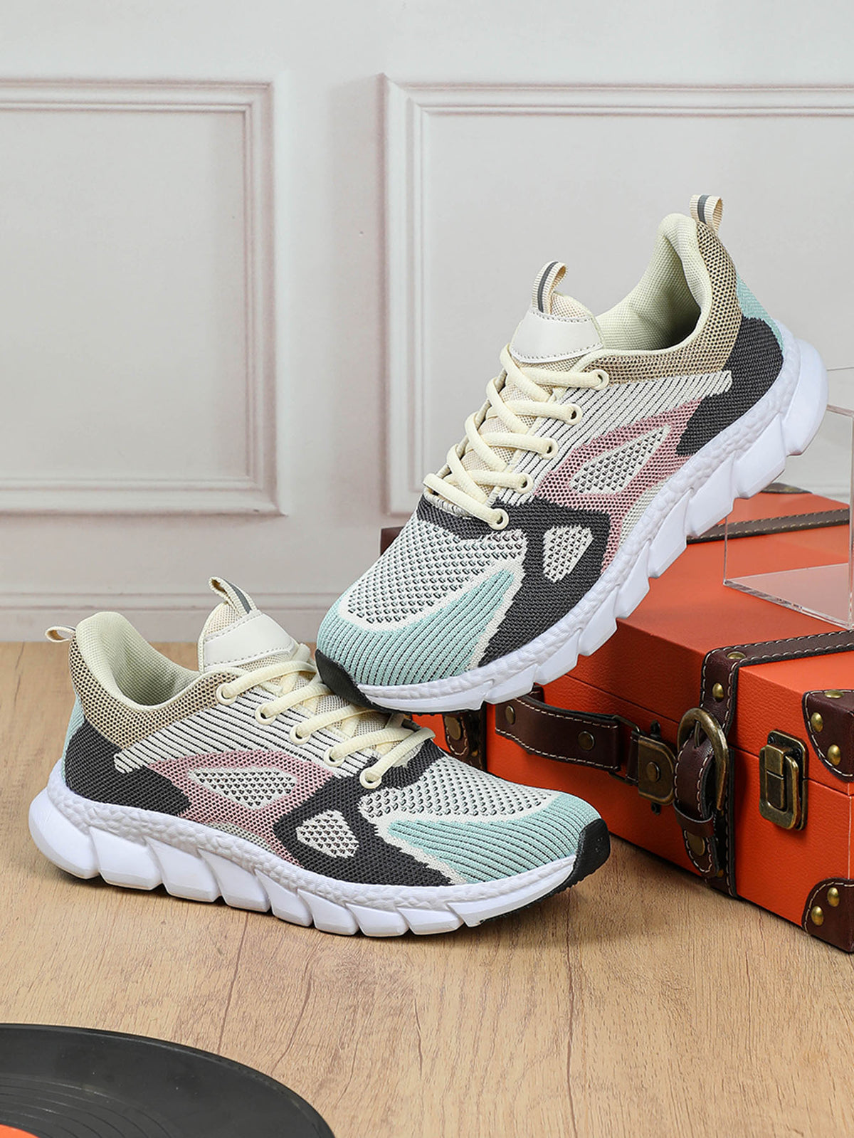 Color-blocked Women's Casual Sneakers