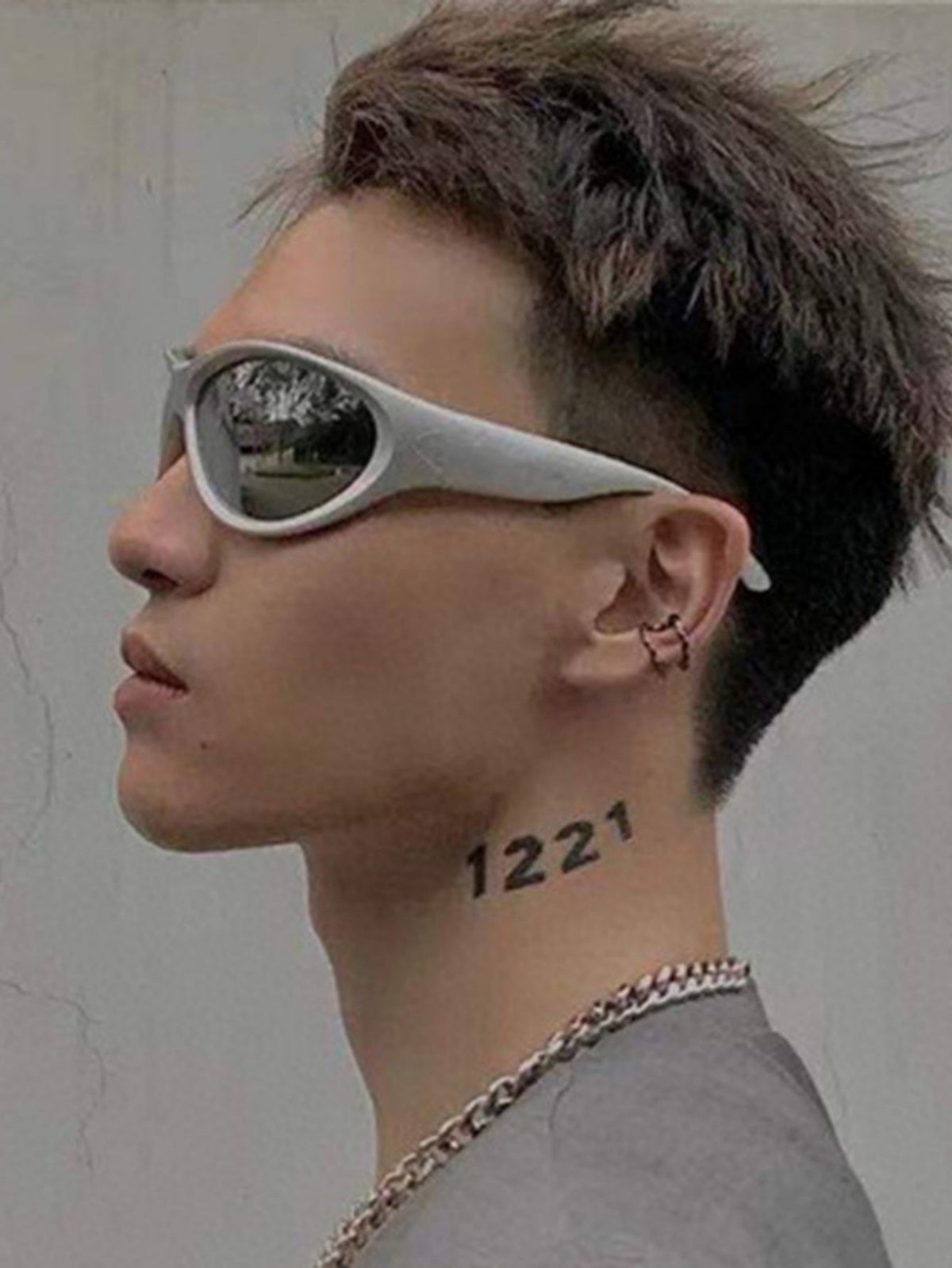 Lunettes de soleil futuristes punk