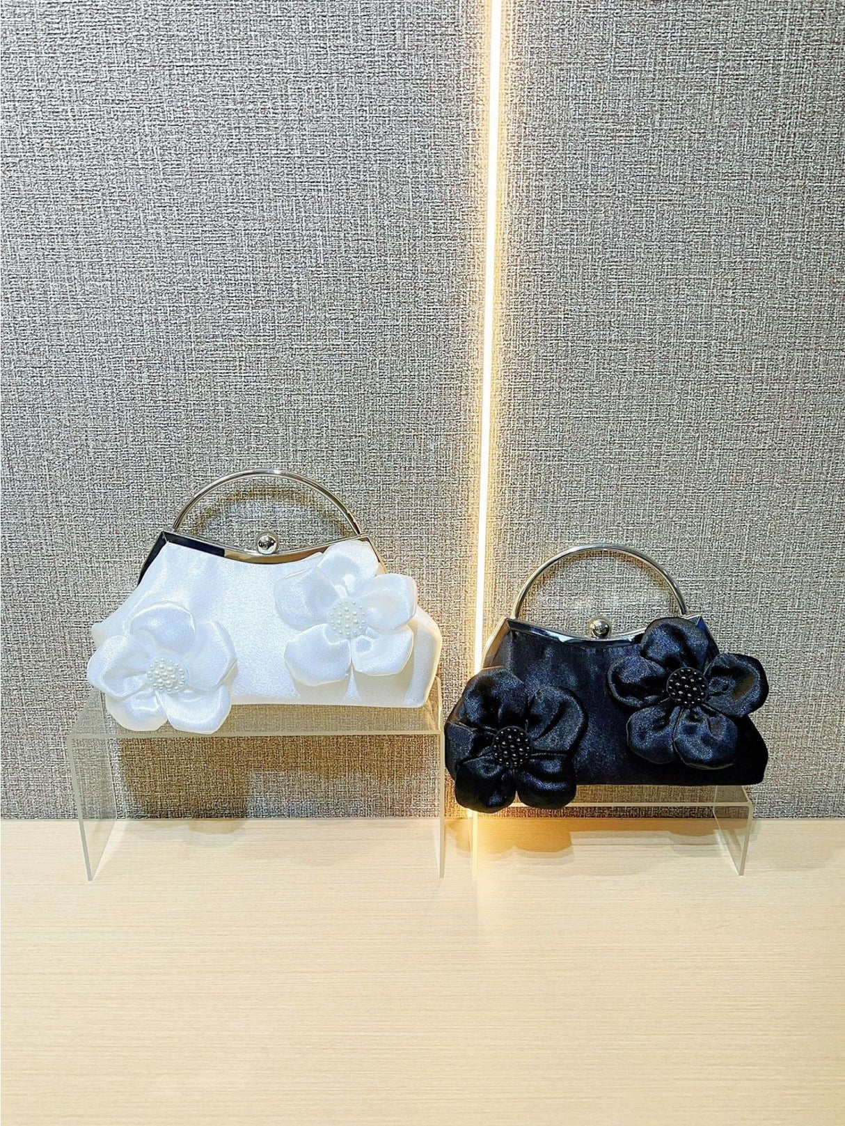 Liber Four Seasons ACC Pearl Bow Cloud Bag