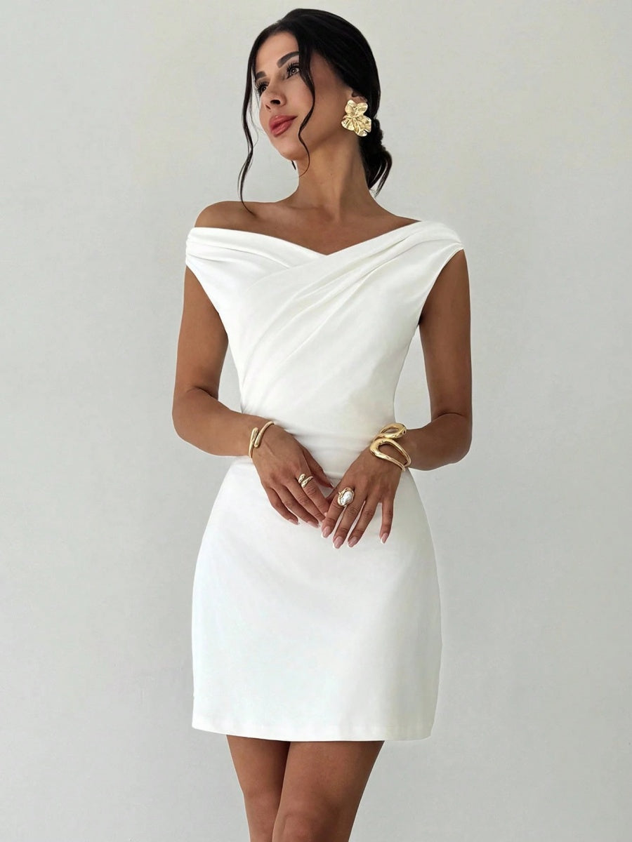 Robe courte moulante sans manches à épaules dénudées, en maille asymétrique, col croisé et empiècements double épaisseur