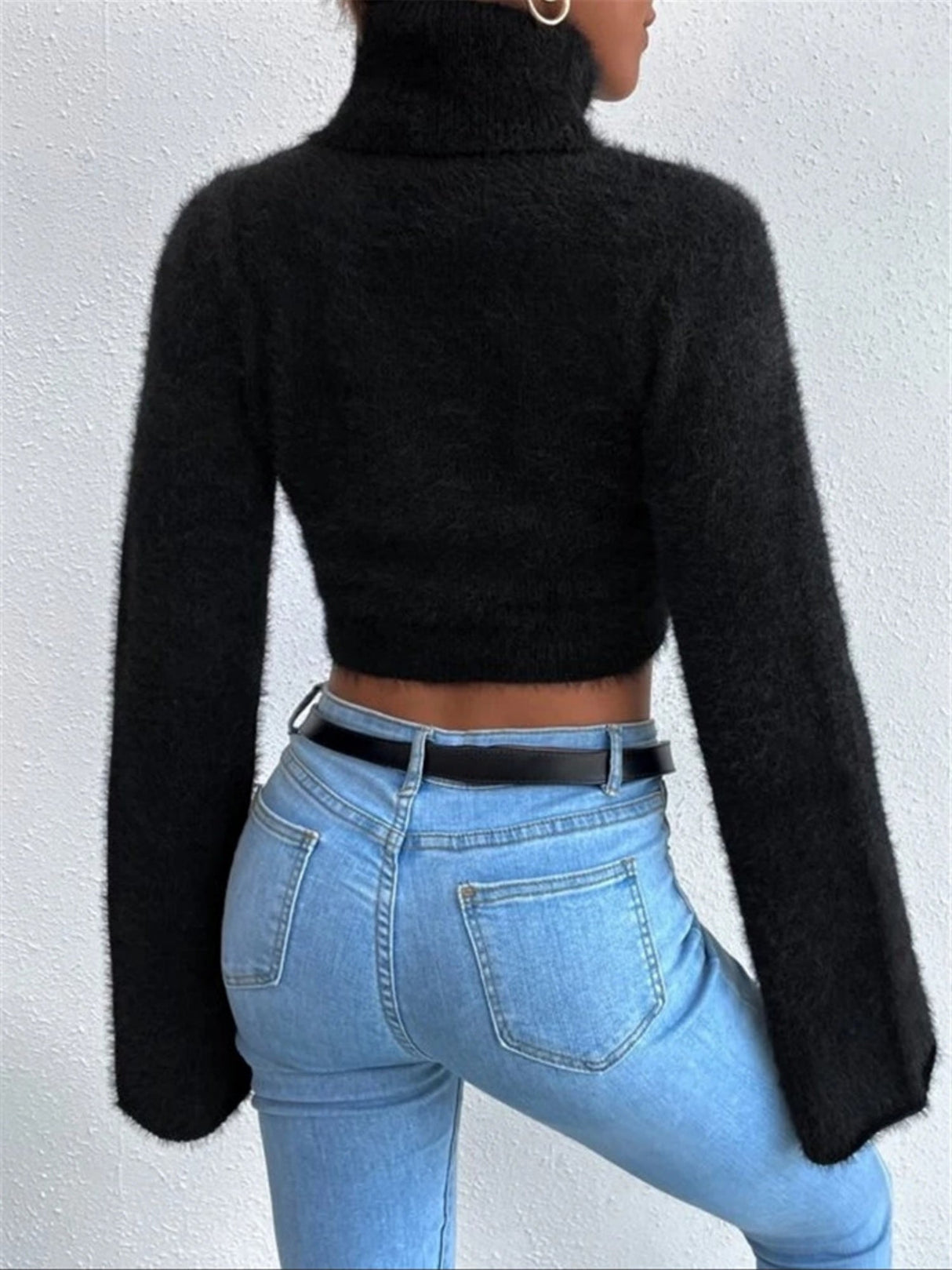 Turtleneck Short Exposing Belly Button Plush Sweater