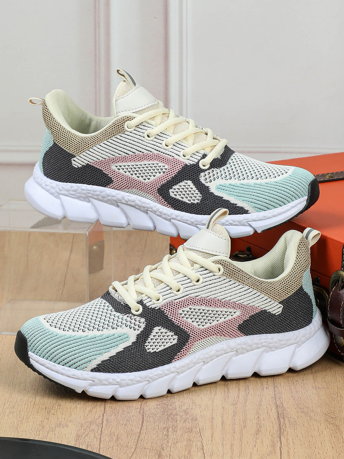 Color-blocked Women's Casual Sneakers