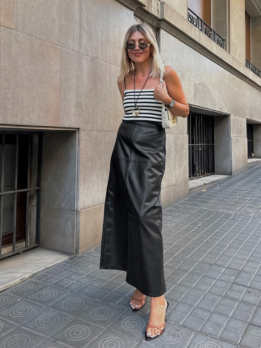 A pendulum black Pu leather skirt