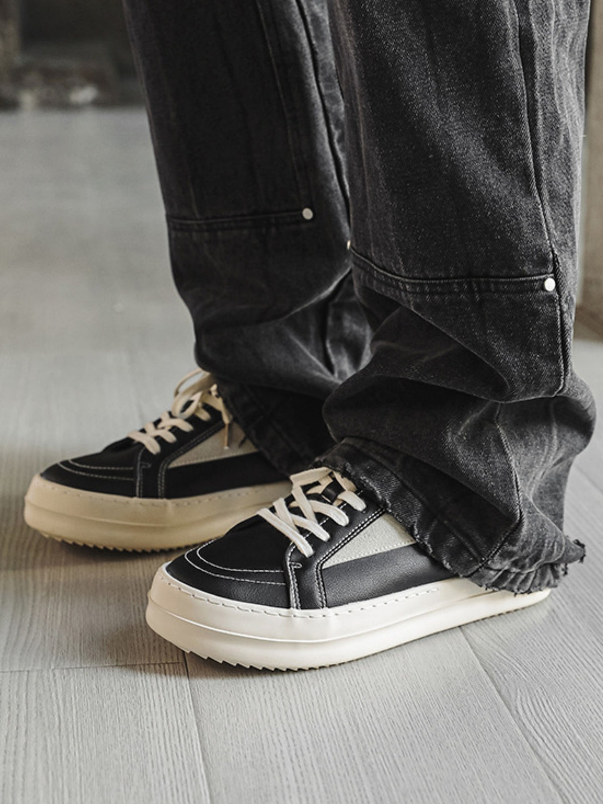 Color-blocked Casual Sneakers