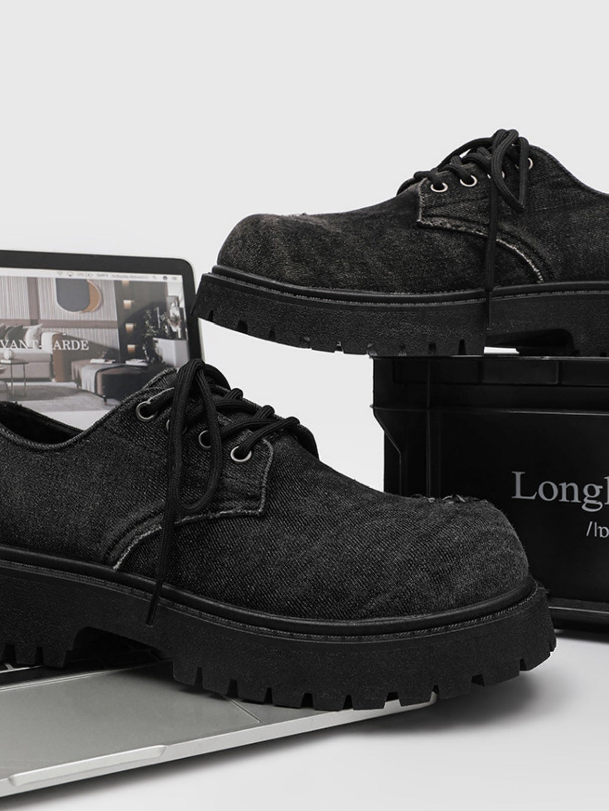 Derby-Schuhe aus zerrissenem Denim
