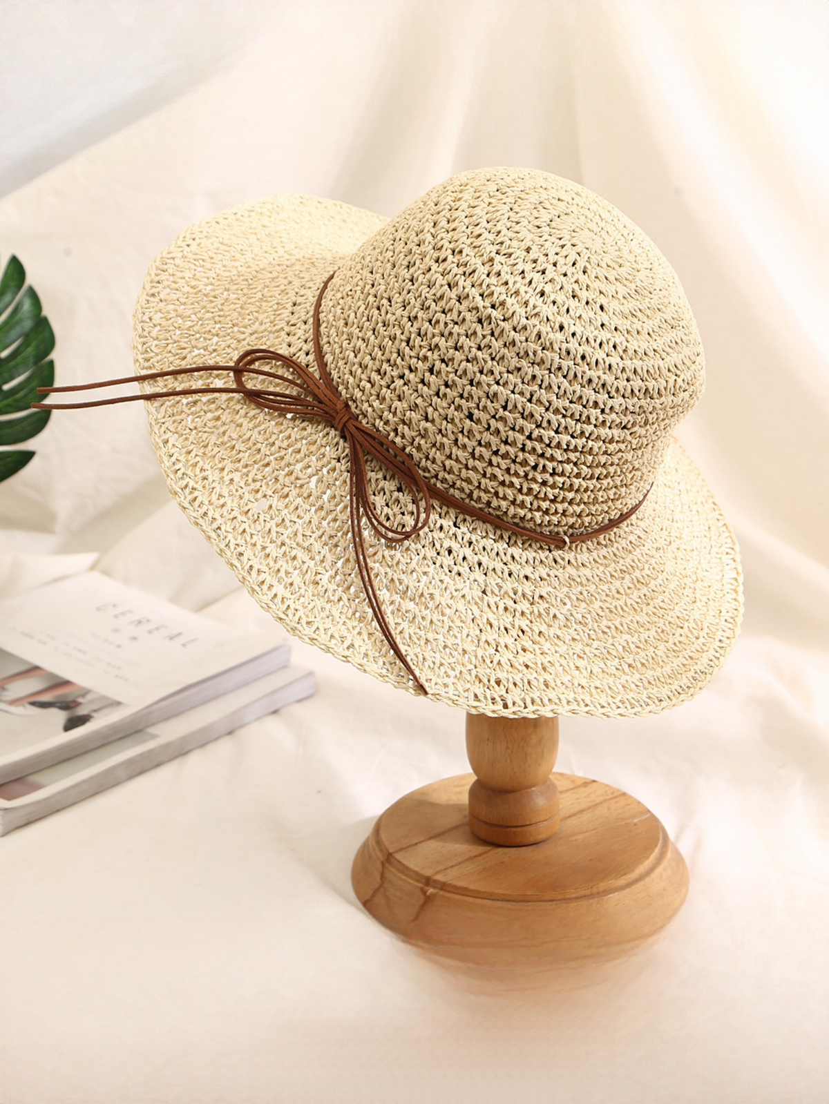 Wide-brimmed Straw Hat With Bow